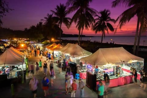 Bayview Paradise with Private Pool-Marina Deck Apartment in Darwin