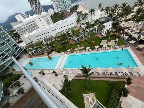 Property building, Day, Bird's eye view, Pool view, Swimming pool, sunbed