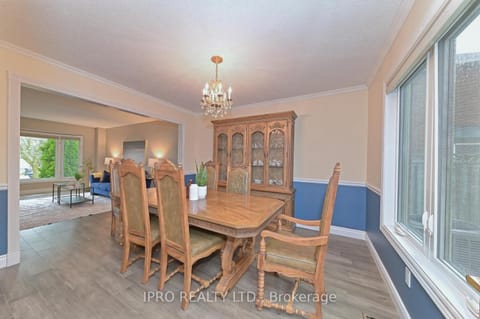 Large home ideal for students and tourists-Food and Transport all night Vacation rental in Brampton