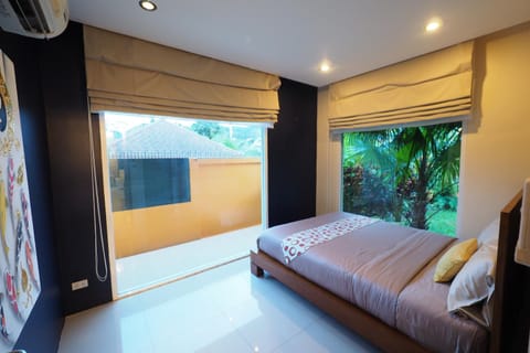 Bed, Bedroom, Garden view