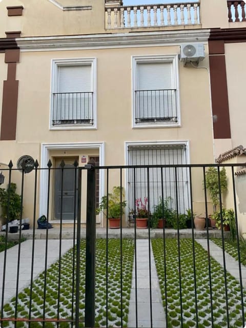 Casa adosada Benalup House in La Janda