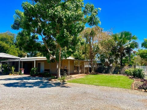 Property building, Day, Garden, Garden view