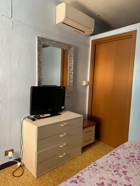 TV and multimedia, Bedroom, air conditioner