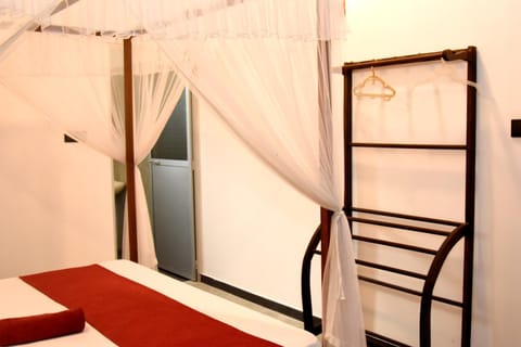 Chathu Villa Bed and Breakfast in Kamburugamuwa