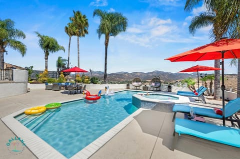 Spring, Day, Mountain view, Pool view, Swimming pool, sunbed