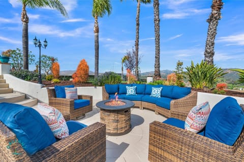 Patio, Spring, Day, Natural landscape, Garden, Seating area, Garden view