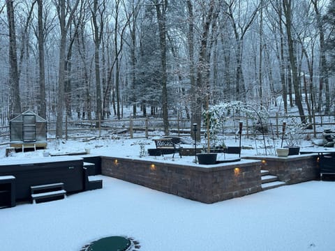 Luxury Pocono Retreat with hot tub, sauna, fire pit, and patio House in Middle Smithfield