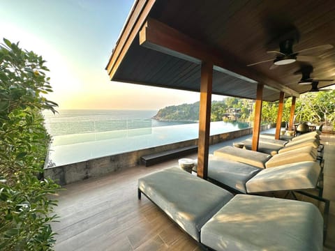 View (from property/room), Balcony/Terrace, Balcony/Terrace, Seating area, Sea view, Swimming pool, sunbed