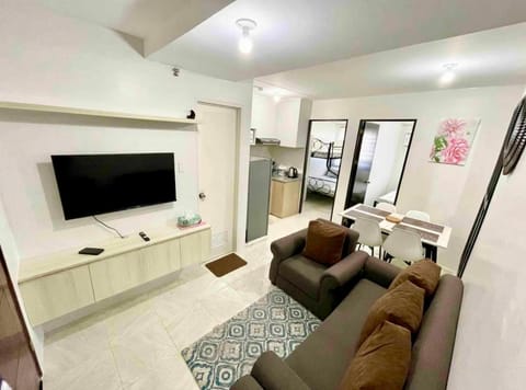 Communal lounge/ TV room, TV and multimedia, Living room, Seating area, Evening entertainment