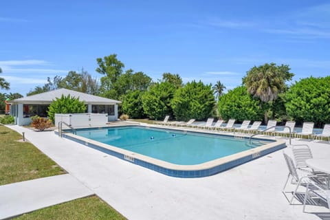 Luxury Home With Great Community Amenities House in Naples