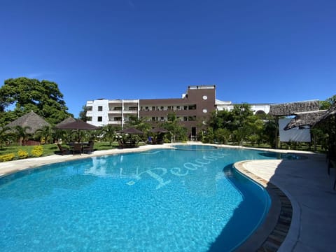 Property building, Day, Swimming pool