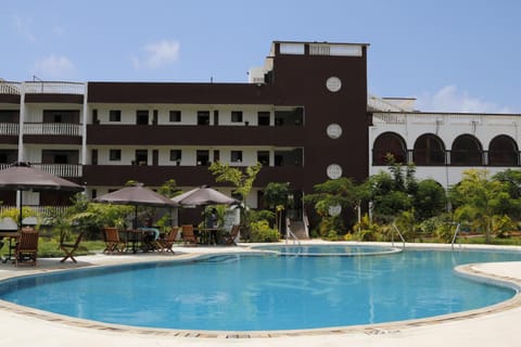 Property building, Day, Pool view, Swimming pool