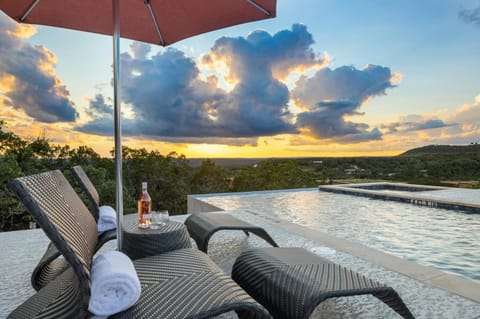 Pool view, Swimming pool, sunbed