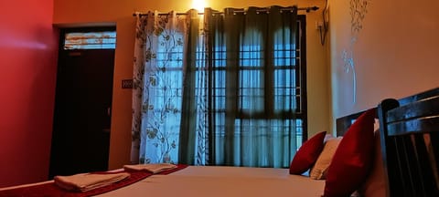 La Beach Resort Muthu Bed and Breakfast in Puducherry, India