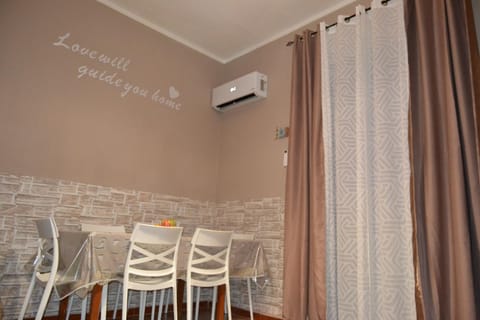 Living room, Seating area, air conditioner