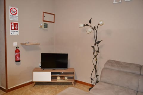 TV and multimedia, Living room, Seating area, Evening entertainment