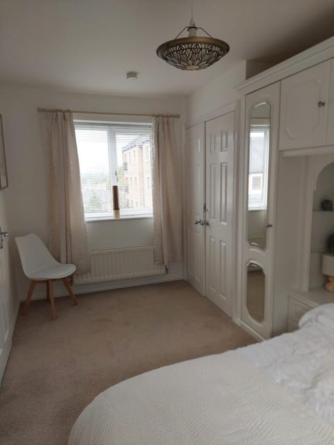 210 Greenlea Court Bed and Breakfast in Huddersfield