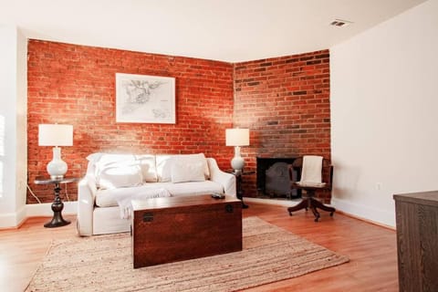 Quaint DC Private 1-BR Walk to METRO-rail subway Apartamento in Capitol Hill