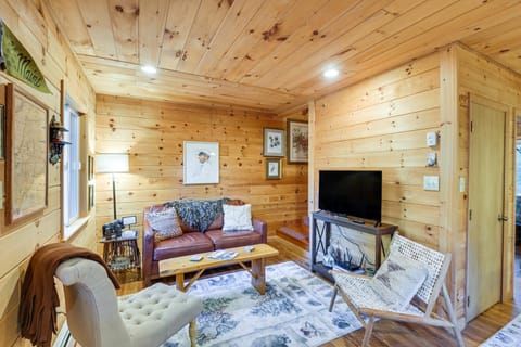 Cozy Acadia Area Cabin, Walk to Beach and Lighthouse Casa in Winter Harbor