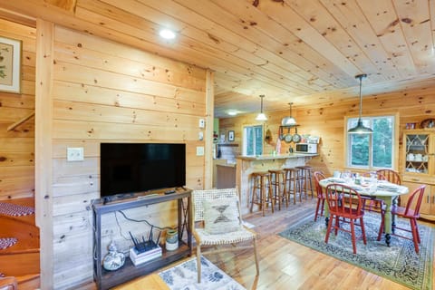 Cozy Acadia Area Cabin, Walk to Beach and Lighthouse Casa in Winter Harbor