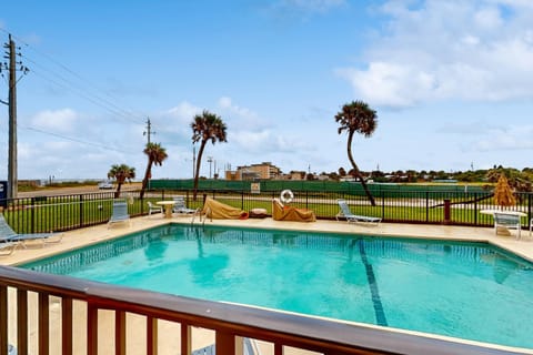 Azure Tides Condo Apartment in Ormond By The Sea