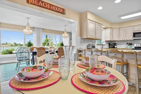 Infinity & Beyond Lake Front Villa in Cape Coral