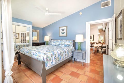 Gertrude's Village House - in the Top Location! Apartment in Siesta Beach