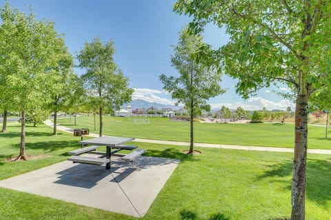 Utah Family Home Pool and Tennis Court Access Casa in South Jordan