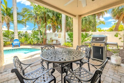 One-of-a-Kind! Pool, Terraces, Ocean-View Rooftop, in Siesta Village at Best Beach! Apartment in Siesta Beach