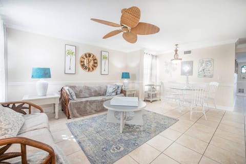 The Village breeze - 2 units, 4BR, 4Bath, Pool, Beach- Siesta Village Living! Apartment in Siesta Key