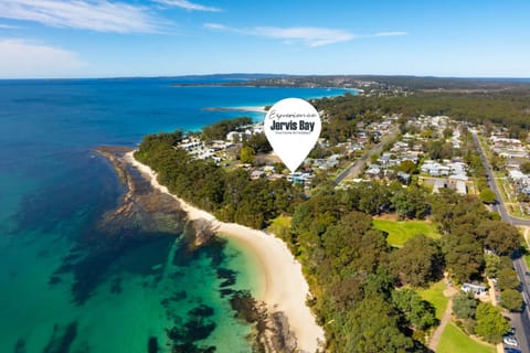 Bowie's Beach House by Experience Jervis Bay House in Huskisson