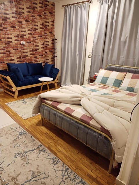 Bed, Seating area