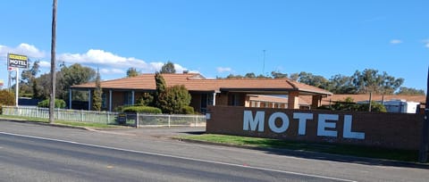 Property building, Property logo or sign, Street view