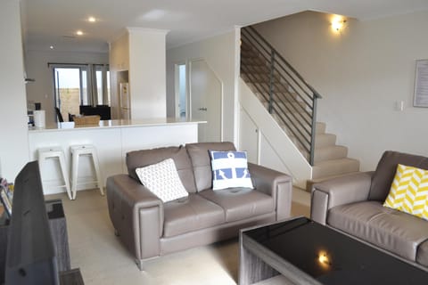 North Coogee Beach House Bed and Breakfast in Perth