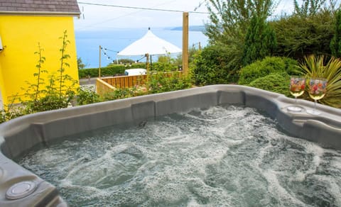 Day, Garden, Hot Tub