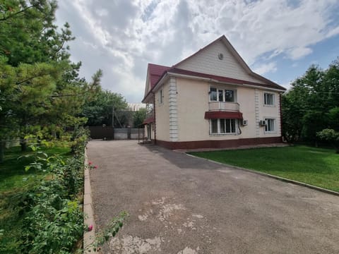 Шикарный гостевой дом в Алматы House in Almaty