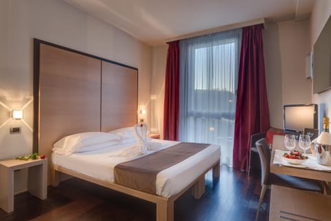 Bed, Photo of the whole room, Decorative detail, Bedroom
