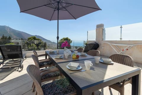 Seaview 3-Bed Flat with 2 Terraces Mijas Pueblo Apartment in Mijas