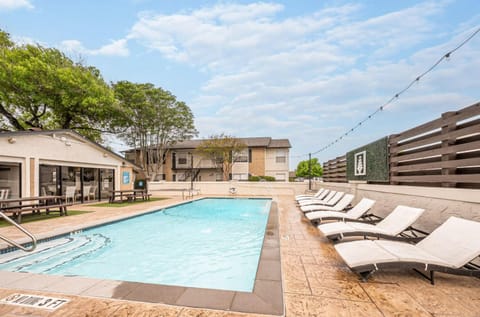 Pet-Friendly 1BR Apt - Pool Near All Attractions Apartment in New Braunfels