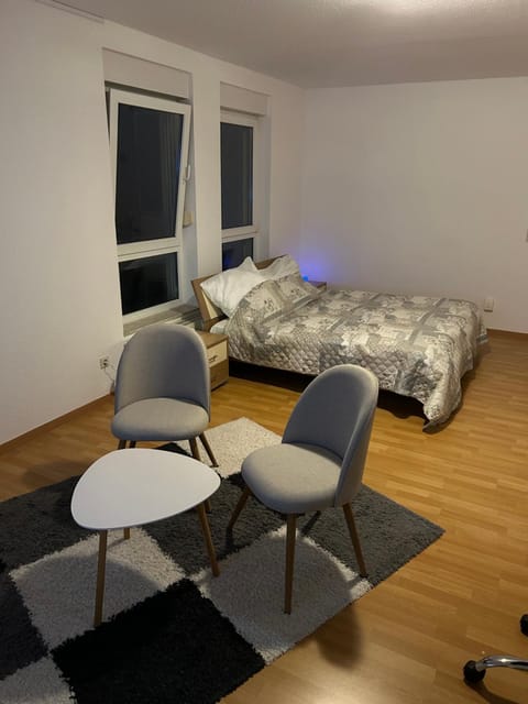 Bed, Seating area