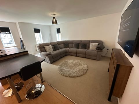 Silver Sky - Serviced Apartment with private parking Apartment in Humberston