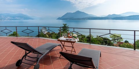 Balcony/Terrace, Lake view