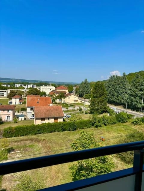 Appartement moderne et spacieux Apartment in Bourgoin-Jallieu