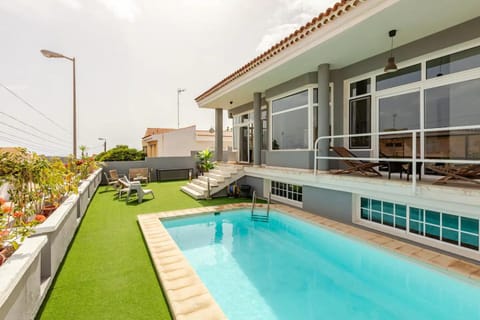 Property building, Garden view, Pool view, Swimming pool