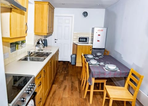 Centrally located 2 bedroom house with garden Apartamento in Omagh