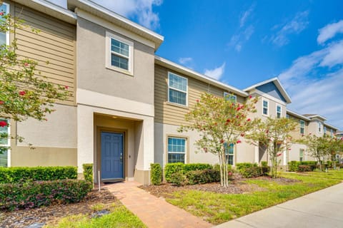 12 Mi to Disney Parks Townhome with Pool Access! House in Loughman