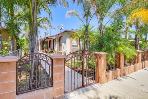 5 Mi to Coast Centrally Located Long Beach Home! House in Carson