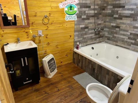 Toilet, Hot Tub, Bathroom, Bath