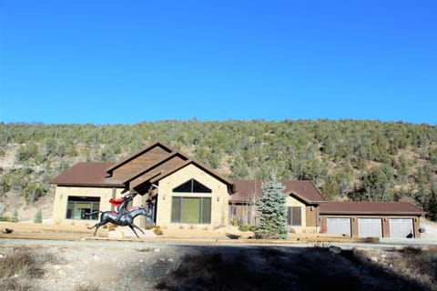 Flying Bear Ranch House in Ruidoso