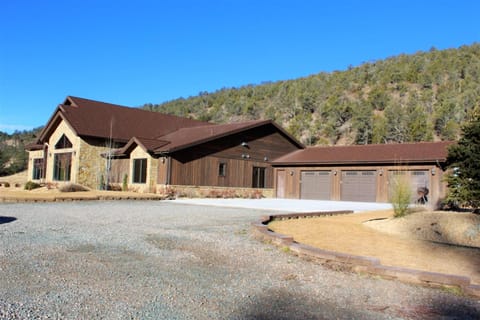 Flying Bear Ranch House in Ruidoso